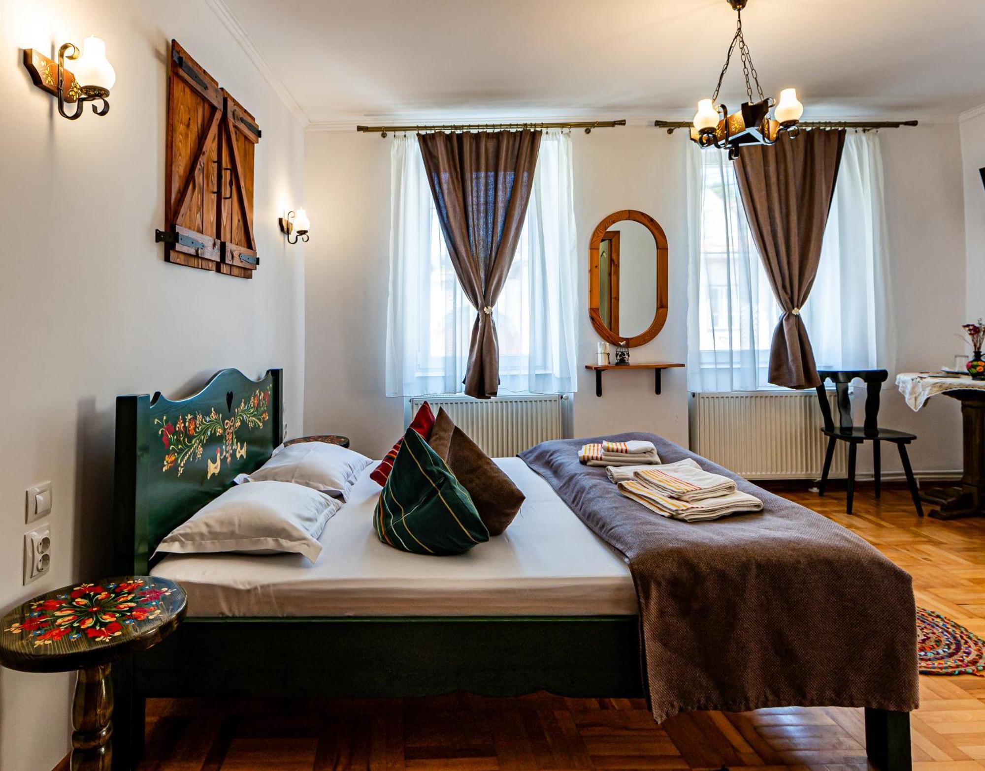 Casa Cu Usi - House Of Doors Hotel Sighisoara Exterior photo