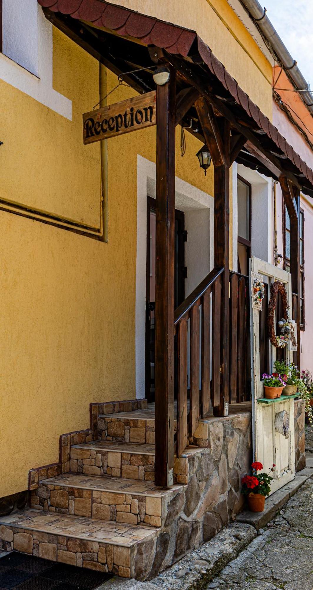 Casa Cu Usi - House Of Doors Hotel Sighisoara Exterior photo