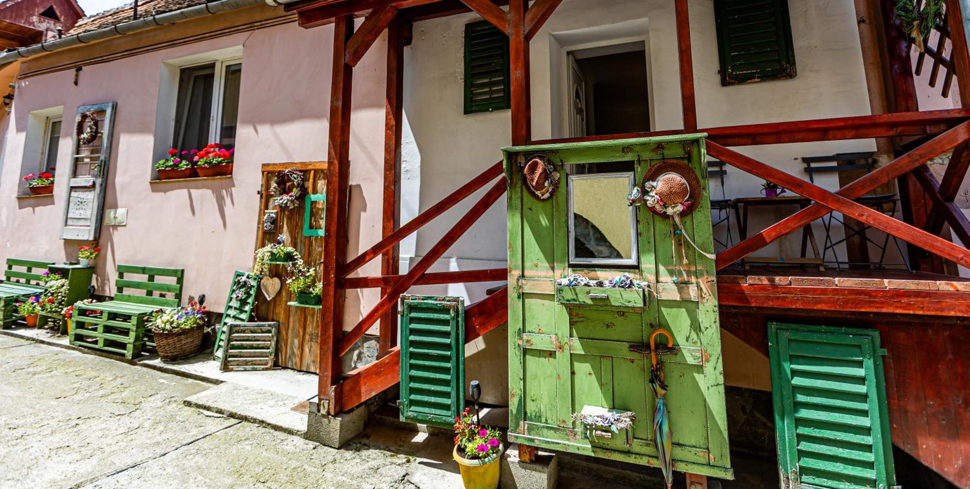 Casa Cu Usi - House Of Doors Hotel Sighisoara Exterior photo