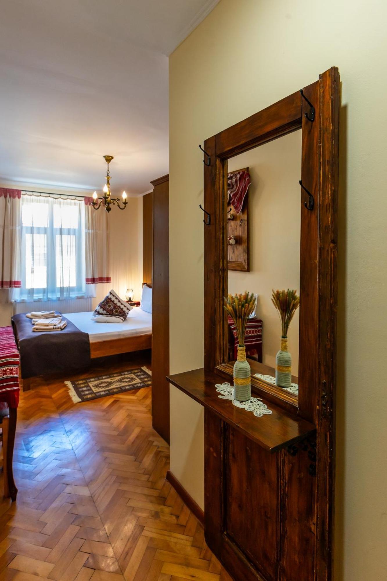 Casa Cu Usi - House Of Doors Hotel Sighisoara Exterior photo