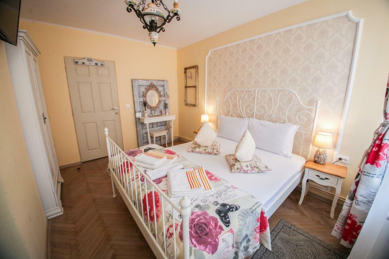Casa Cu Usi - House Of Doors Hotel Sighisoara Exterior photo