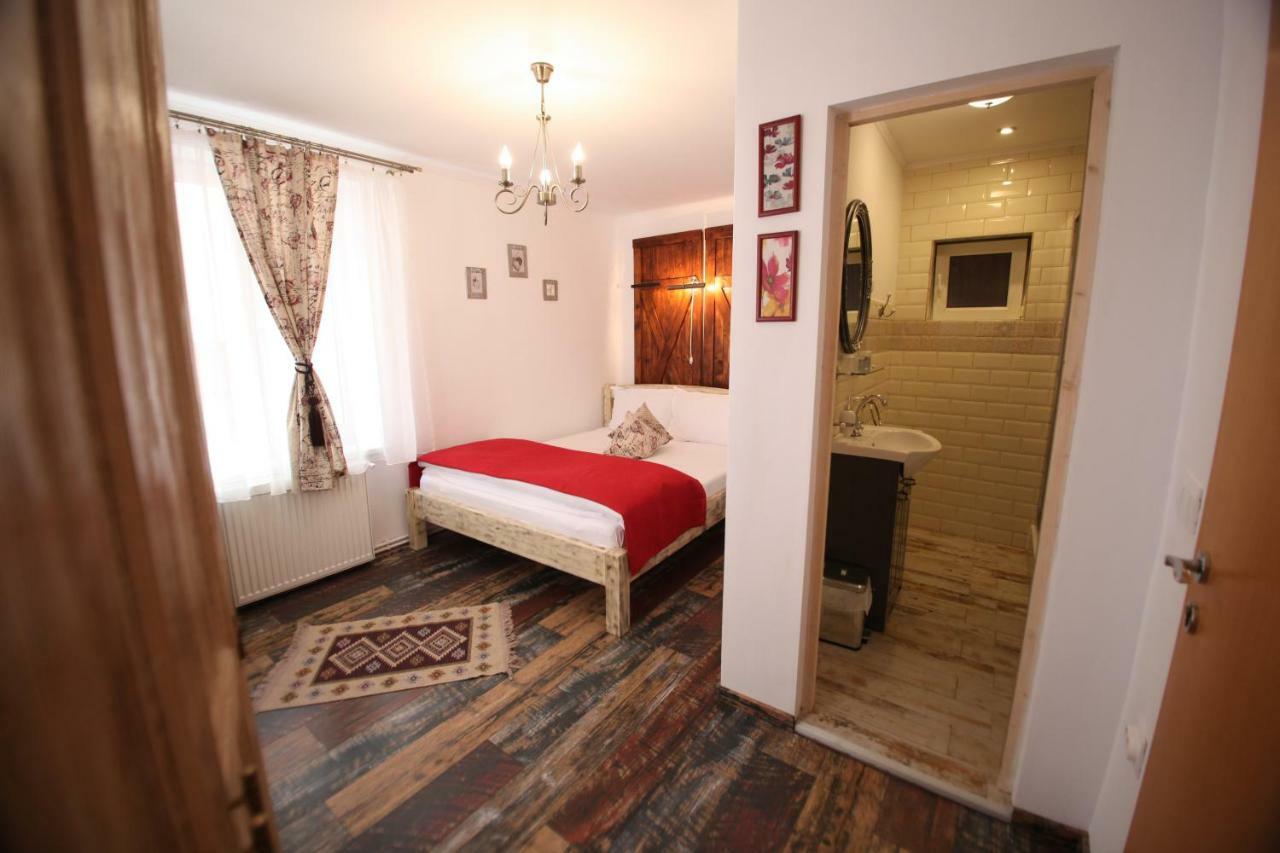 Casa Cu Usi - House Of Doors Hotel Sighisoara Exterior photo